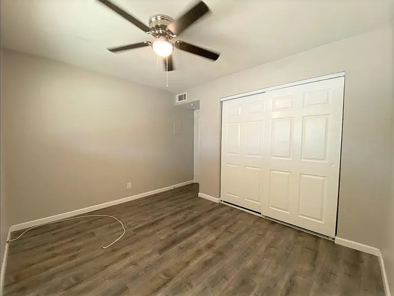 809 E Bellevue Rd — Photo 11