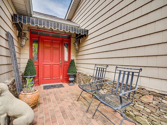 2nd image of 36 Whitehall #36