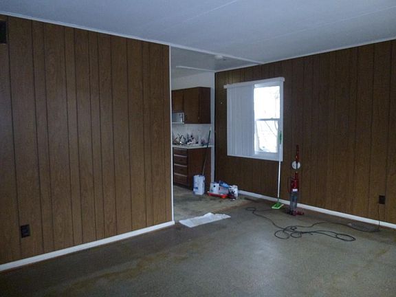 5th image of 639 Church St