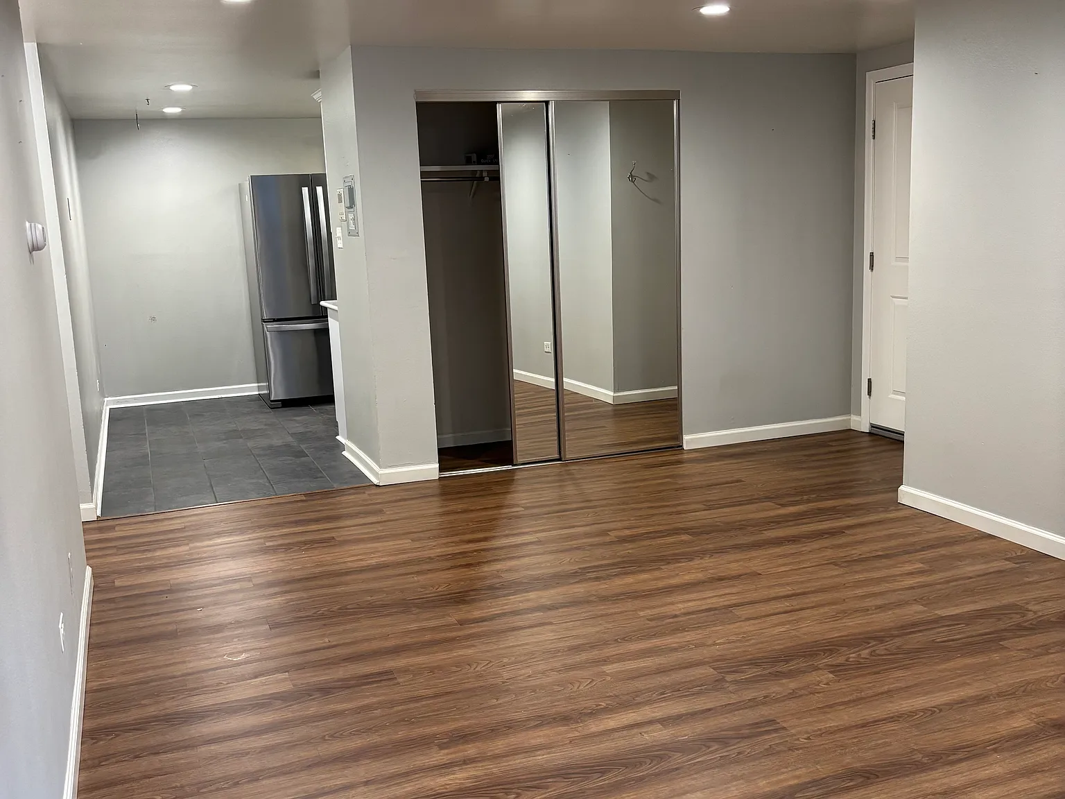 2 bed, 1000 sqft, $2,300 — Photo 2