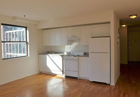 5th image of 105 Lexington Ave APT 8D