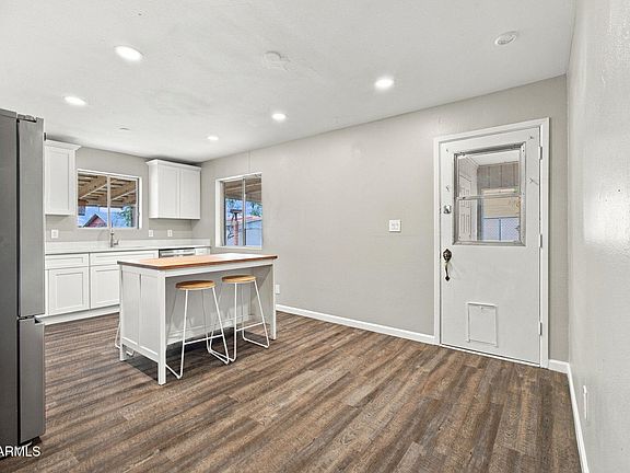 3rd image of 218 W BEAUTIFUL Lane