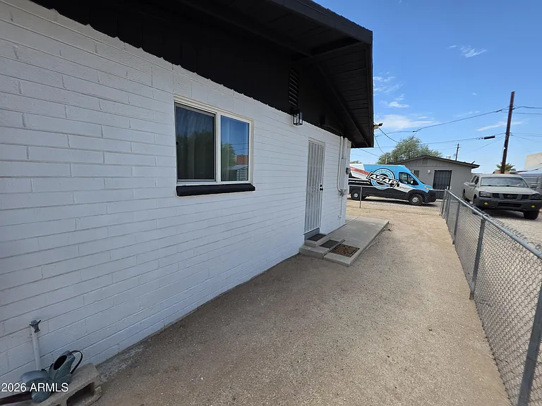 574 S Park St #B — Photo 4