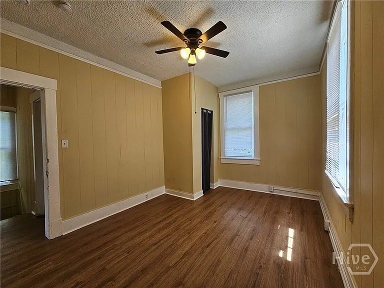 714 W 38th St — Photo 33