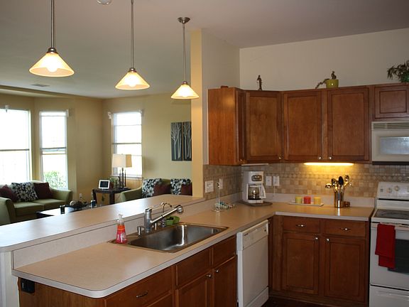 3rd image of 47696 Pembroke Dr #104