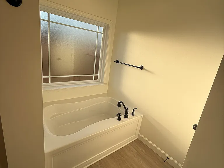 2213 Davenport Ct — Photo 11