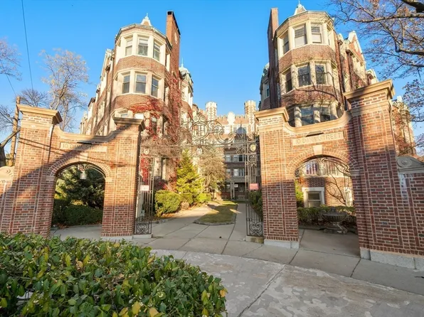 10 Dana St APT 303, Cambridge, MA 02138
