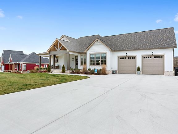 3rd image of 919 Equestrian Dr