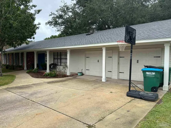 208 Hibiscus Ave, Gulf Breeze, FL 32561