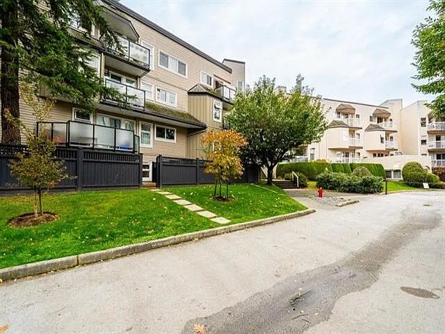 1850 Southmere Cres E #8 — Photo 24