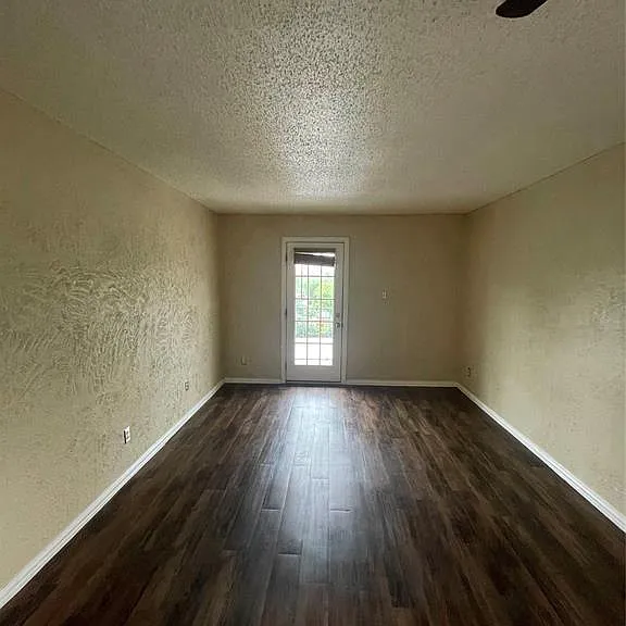 516 S Park Dr #201 — Photo 5