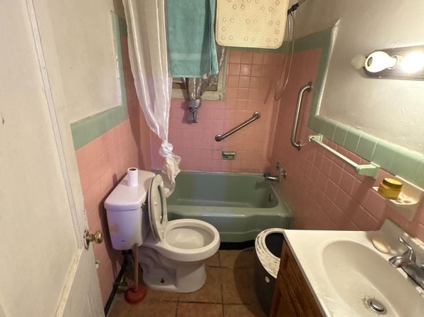 philadelphia-pennsylvania-165331045 picture