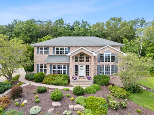 634 Bascom Hill Dr, Baraboo, WI 53913