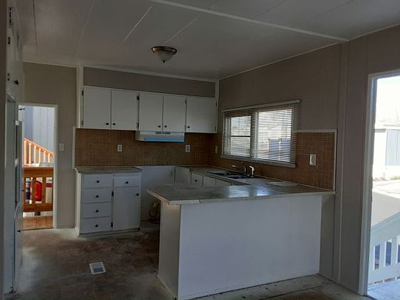 2nd image of 1624 Palm St Unit 82
