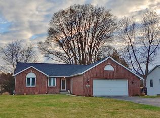 8671 Astro Dr, Jenison, MI 49428