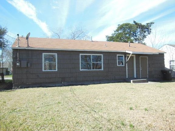 2nd image of 10505 Chesterfield Dr