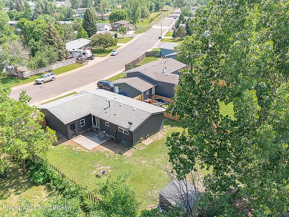 4th image of 709 8th Ave E