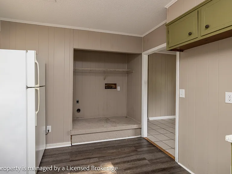 145 Brentwood Dr #1 — Photo 17