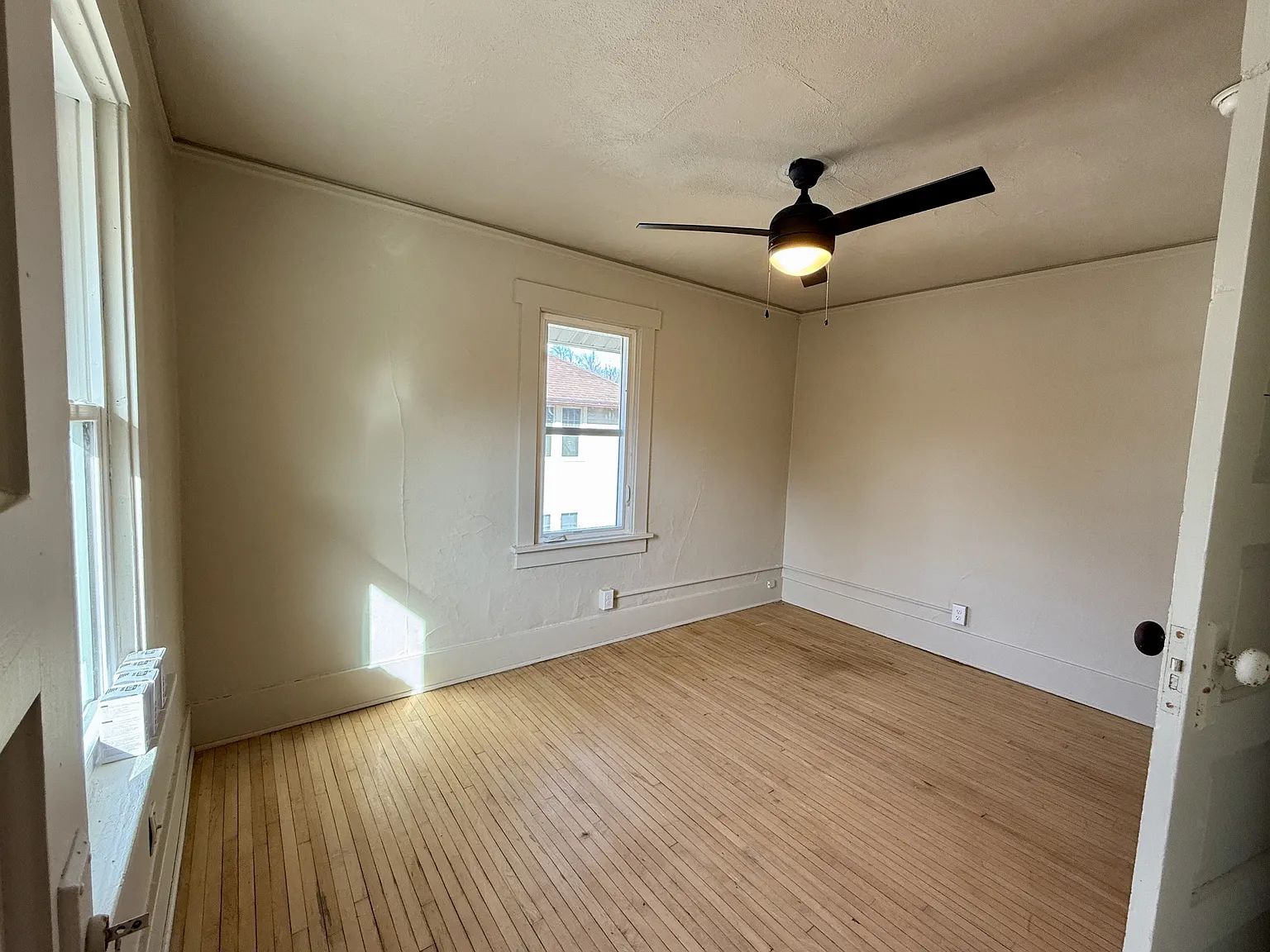 200 N Pine - 202 — Photo 2