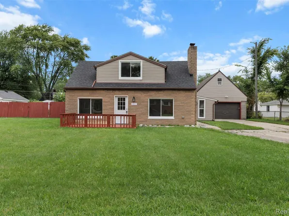 23601 Glenbrook St, Saint Clair Shores, MI 48082