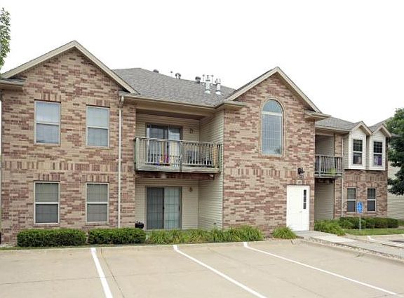 2nd image of 30 Green Meadow Ct Unit 4