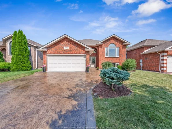 952 Banwell Rd, Windsor, ON N8P 1J2