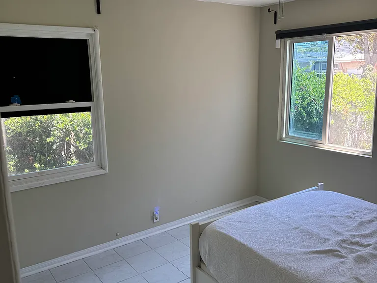 1322 S Hesperian St — Photo 20