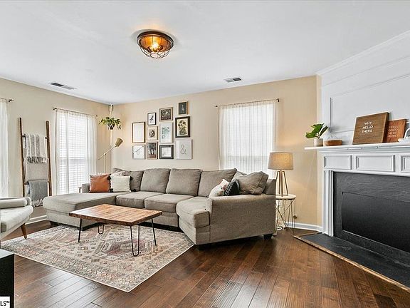 4th image of 15 Brockmore Dr
