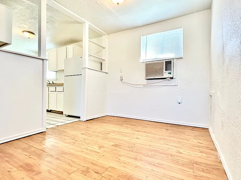1700 Karen Dr — Photo 7