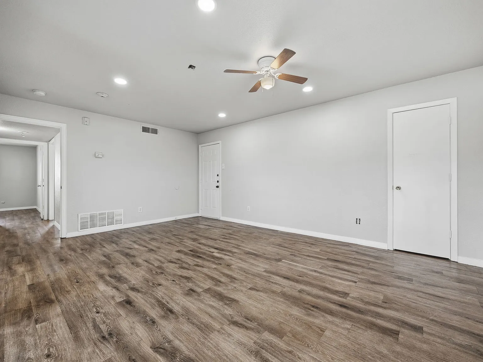 2 bed, 1100 sqft, $1,850 — Photo 3