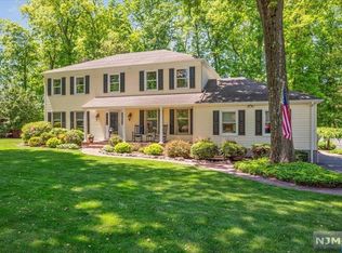17 Berry Ln, Randolph, NJ 07869