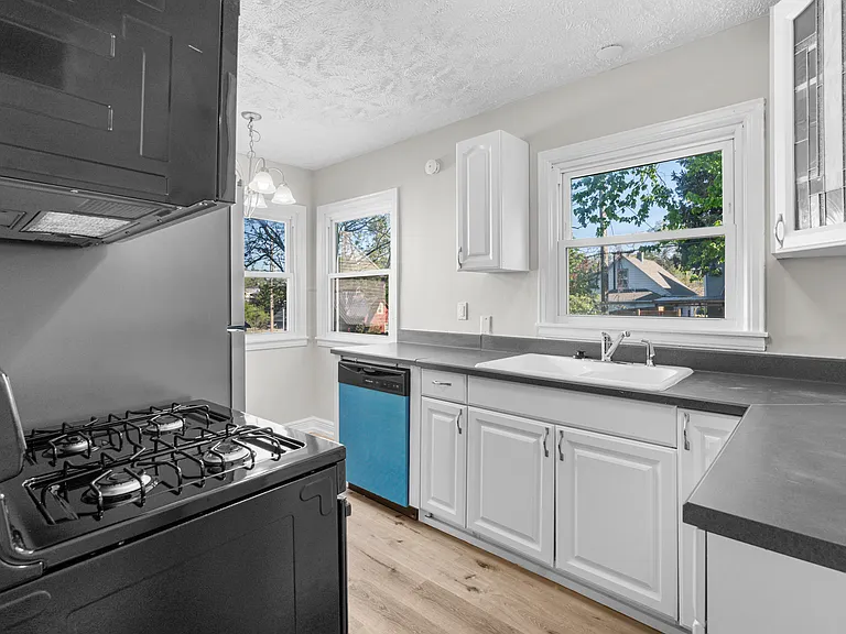 3927 Gold St — Photo 11