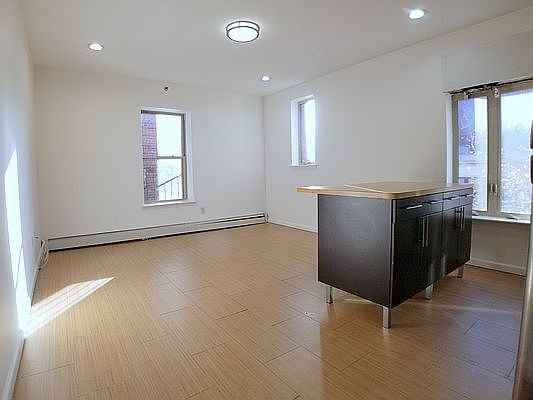 3rd image of 542 Eastern Pkwy #3R