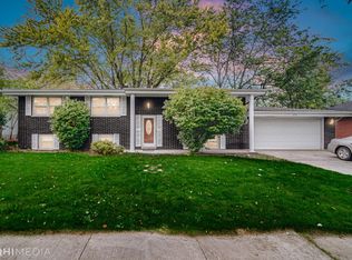 1810 W 93rd Pl, Crown Point, IN 46307