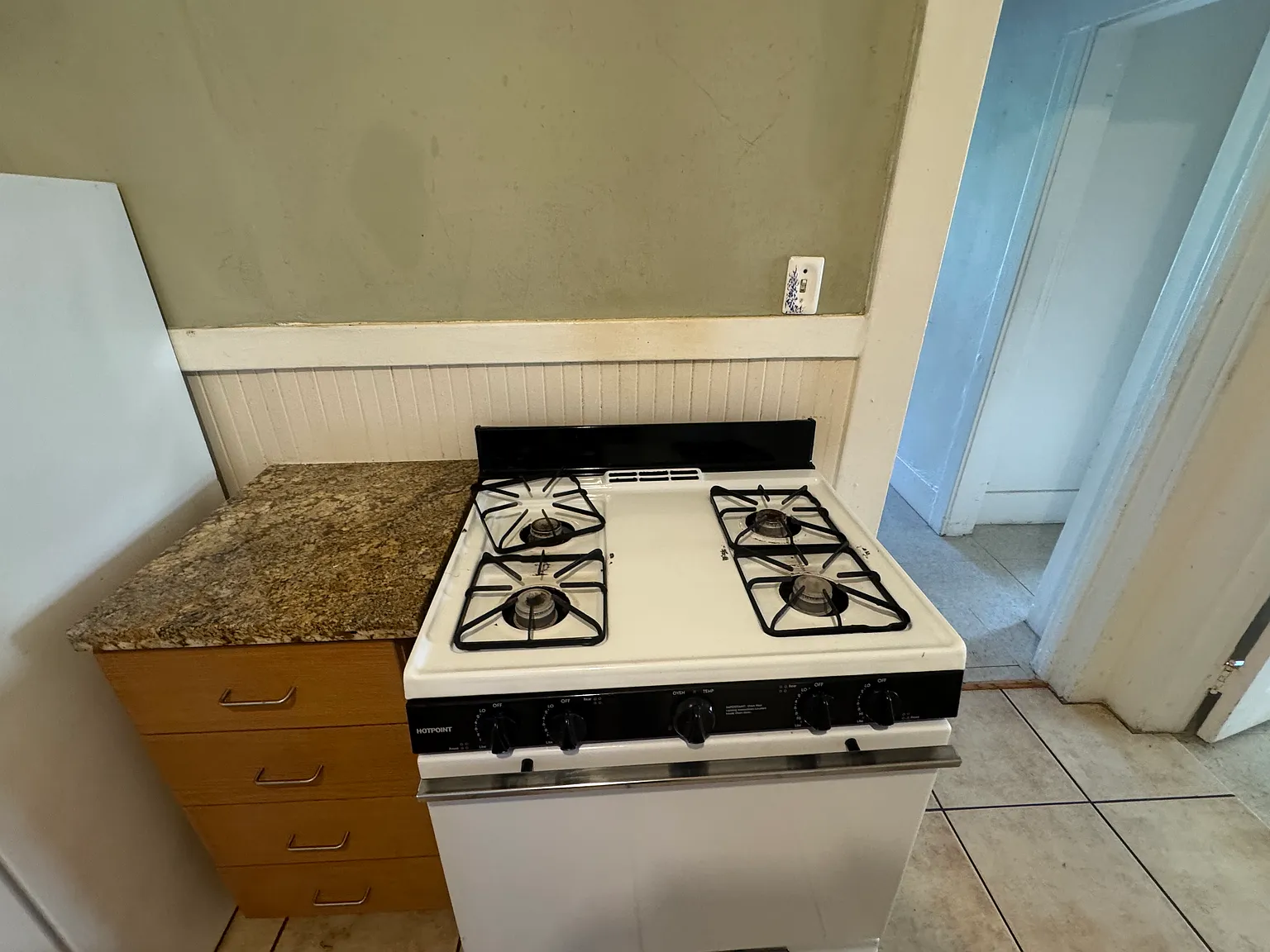 2 bed, 900 sqft, $2,000 — Photo 4
