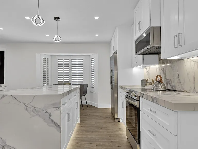 4760 W Wahalla Ln — Photo 8