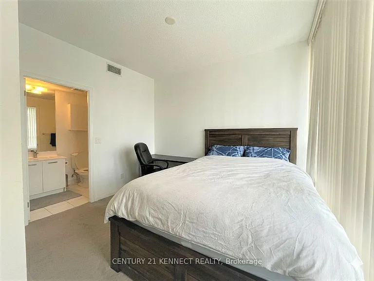 832 Bay St #608 — Photo 6