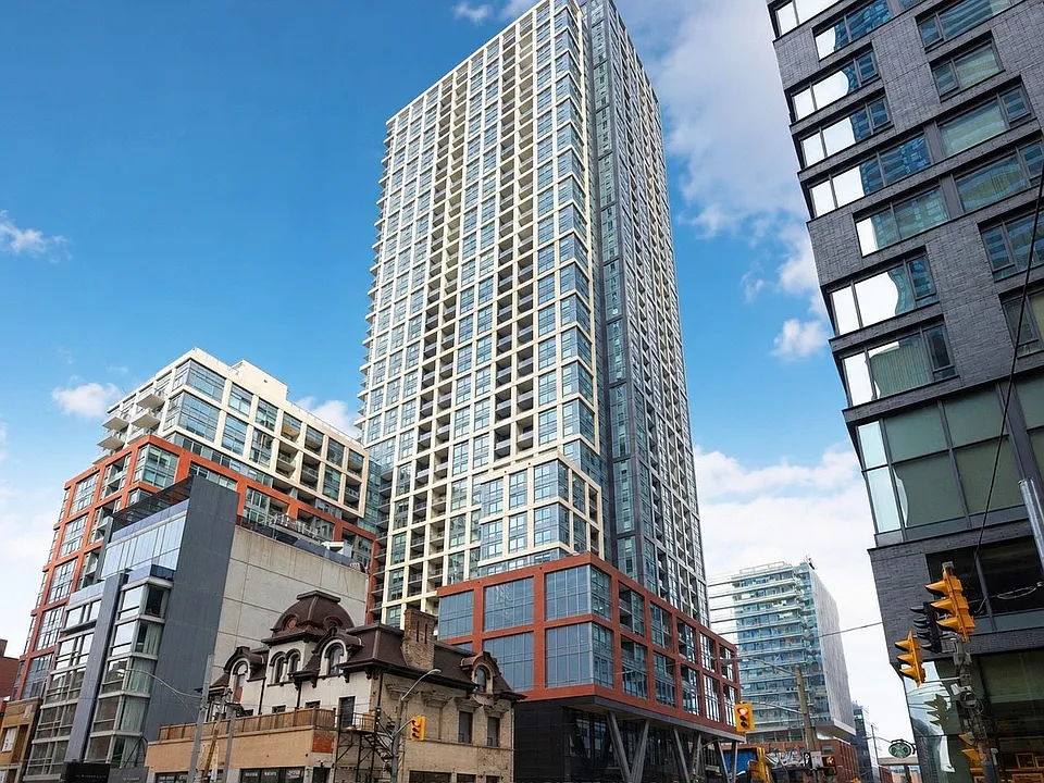 108 Peter St #4706