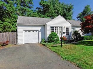 3 Holly Ln, Latham, NY 12110