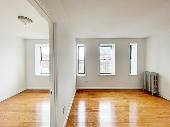 5th image of 200 Sterling Pl APT 1L