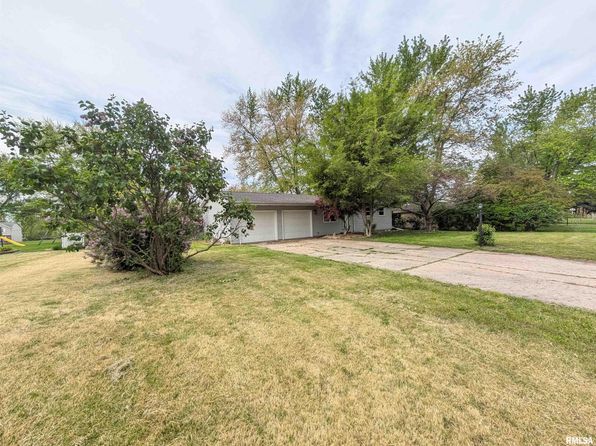 205 James Pkwy, Washington, IL 61571