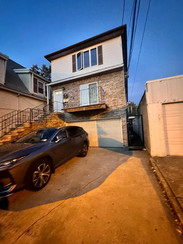 2 Westminster Ln — Photo 1
