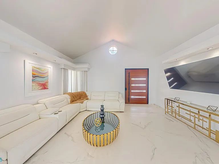 229 Sabanera Dorado Corredor De La Arboleda — Photo 4