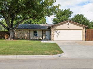 2801 Rosebud Ln, Richland Hills, TX 76118