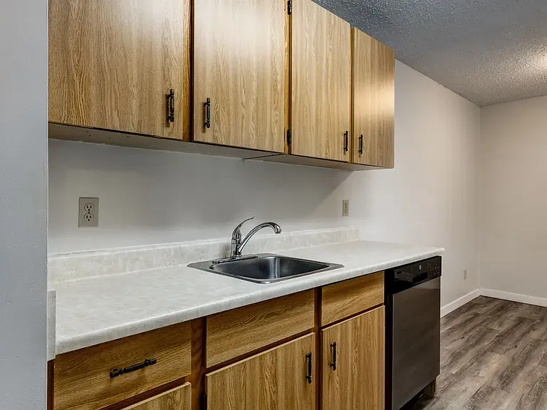640 Robert St E — Photo 15
