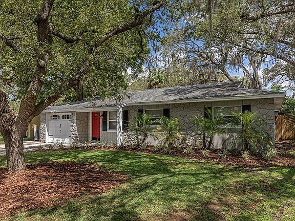 3rd image of 1006 Pinegrove Dr