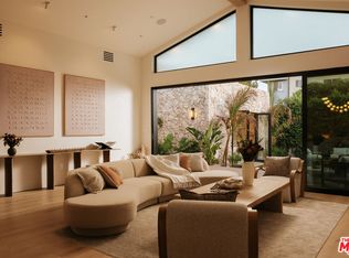 14800 McCormick St, Sherman Oaks, CA 91411