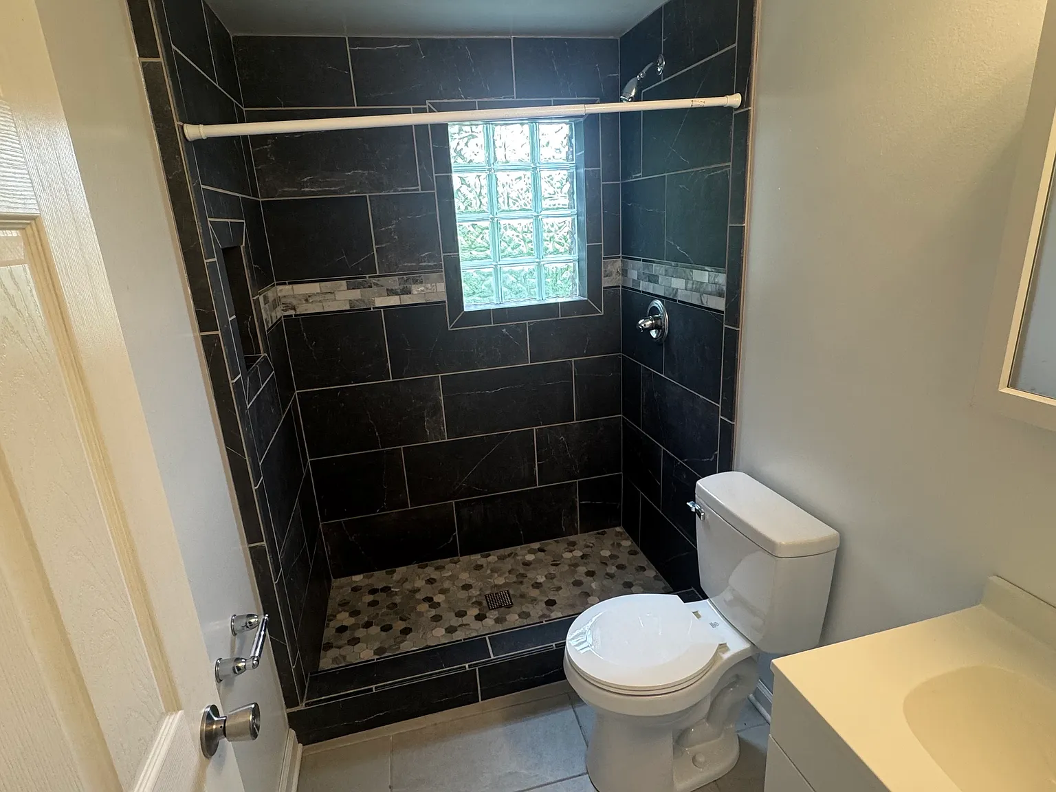 3 bed, $2,000 — Photo 4