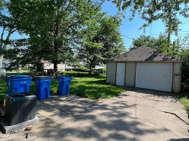 5694 Robindale Ave — Photo 4