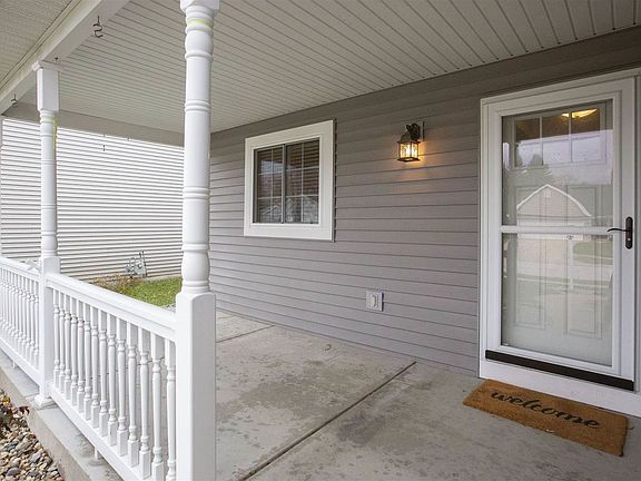 3rd image of 1813 Miniature Rose Ln